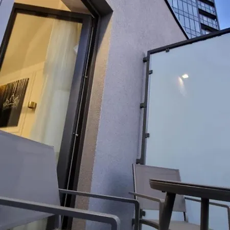 Hanza King 1 And Estetino